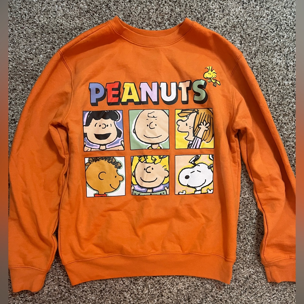 Orange Peanut crew neck S